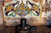 The great Chola temples of Tamil Nadu - The Brihadishwara Temple of Thanjavur. Linga with Nayaka painting on the inside wall of the cloister. 